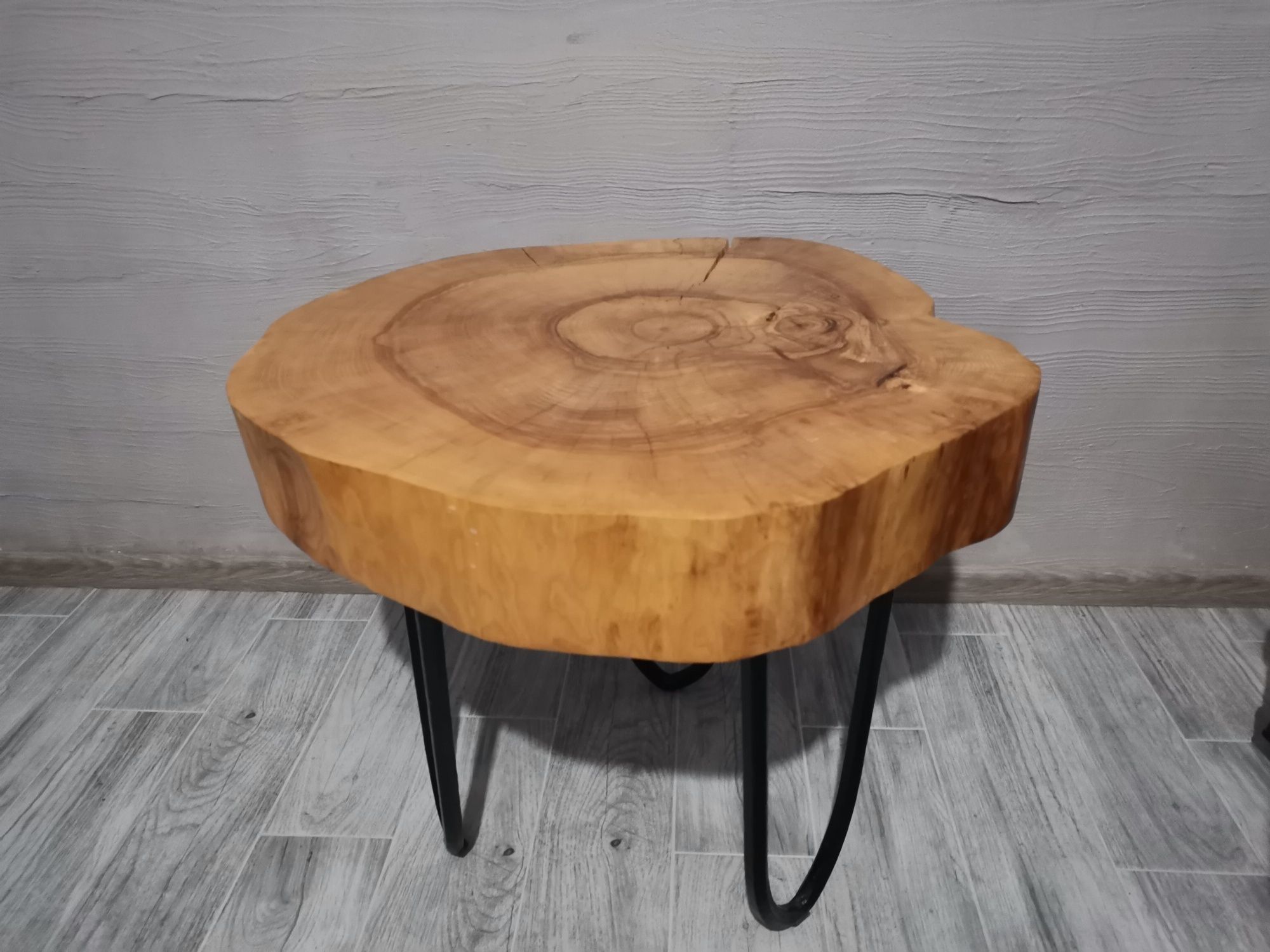 Stolik kawowy z drewna litego