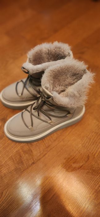 Зимові чоботи бежеві