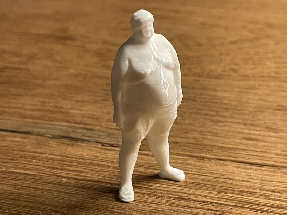 Homem Pequeno em Calções de Banho