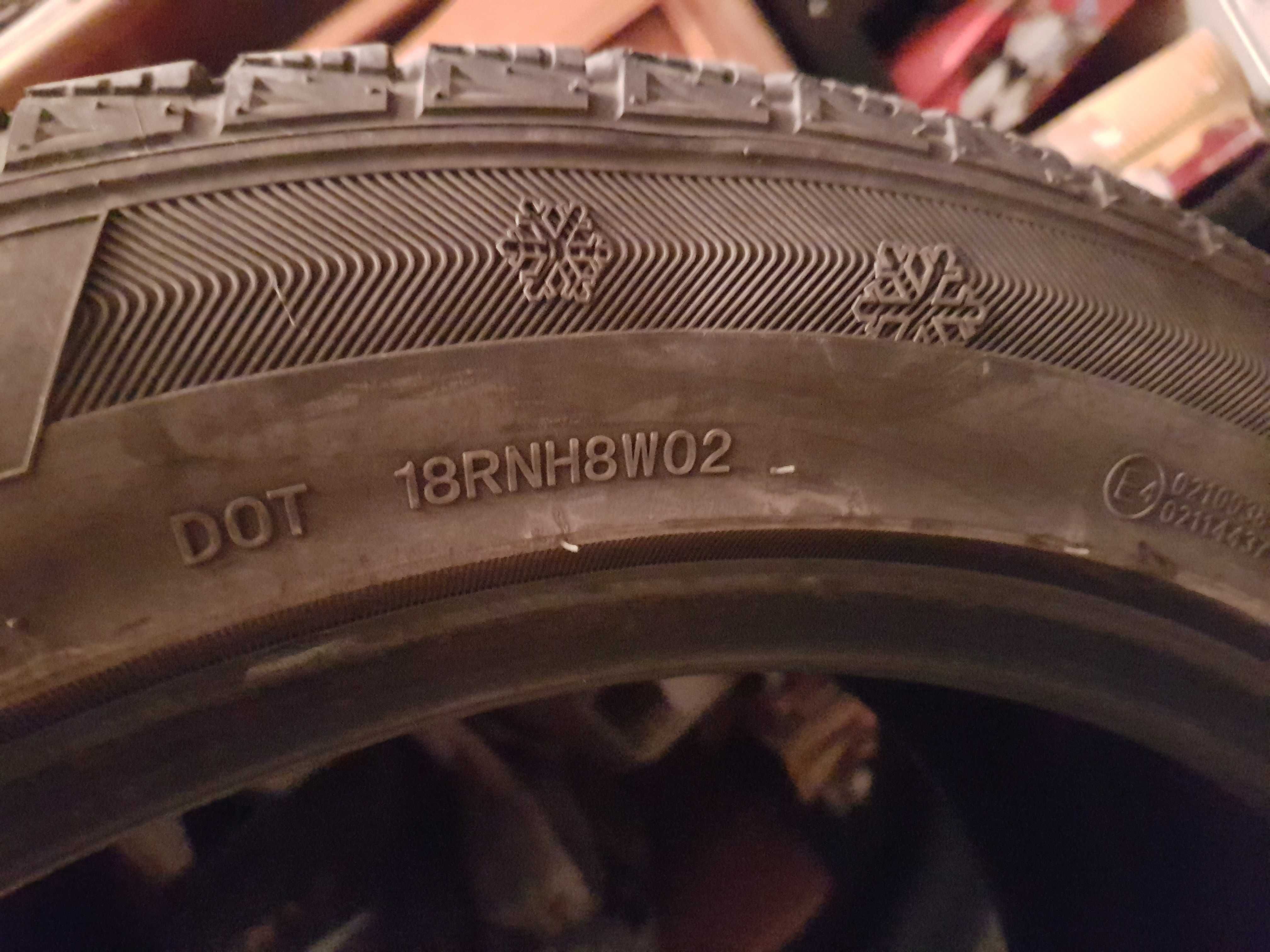 Pneus (2) DOUBLESTAR DW02  245/45R19 102T