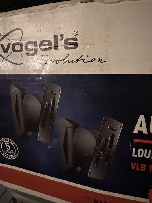 Uchwyty na głośniki do sciany