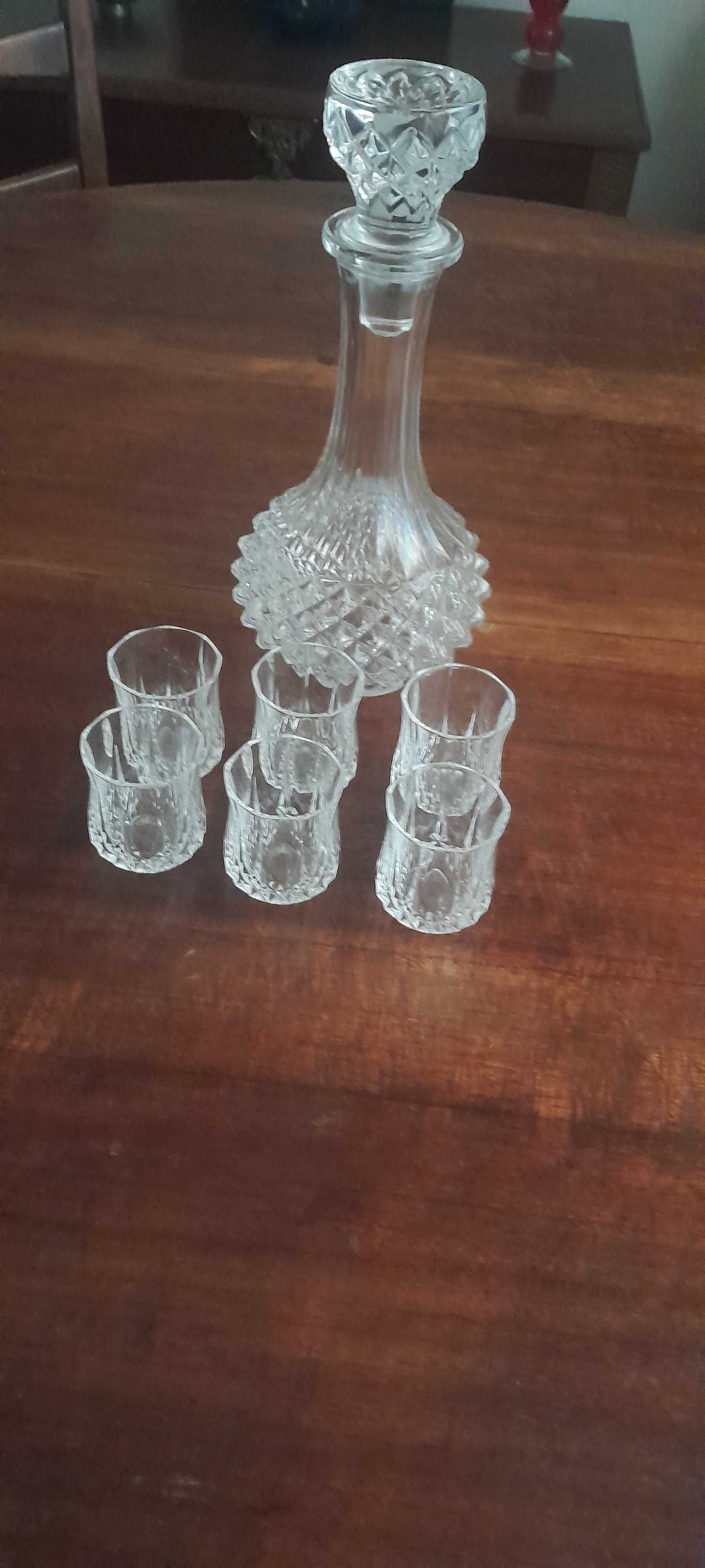 Conjunto de garrafa e 6 cálices