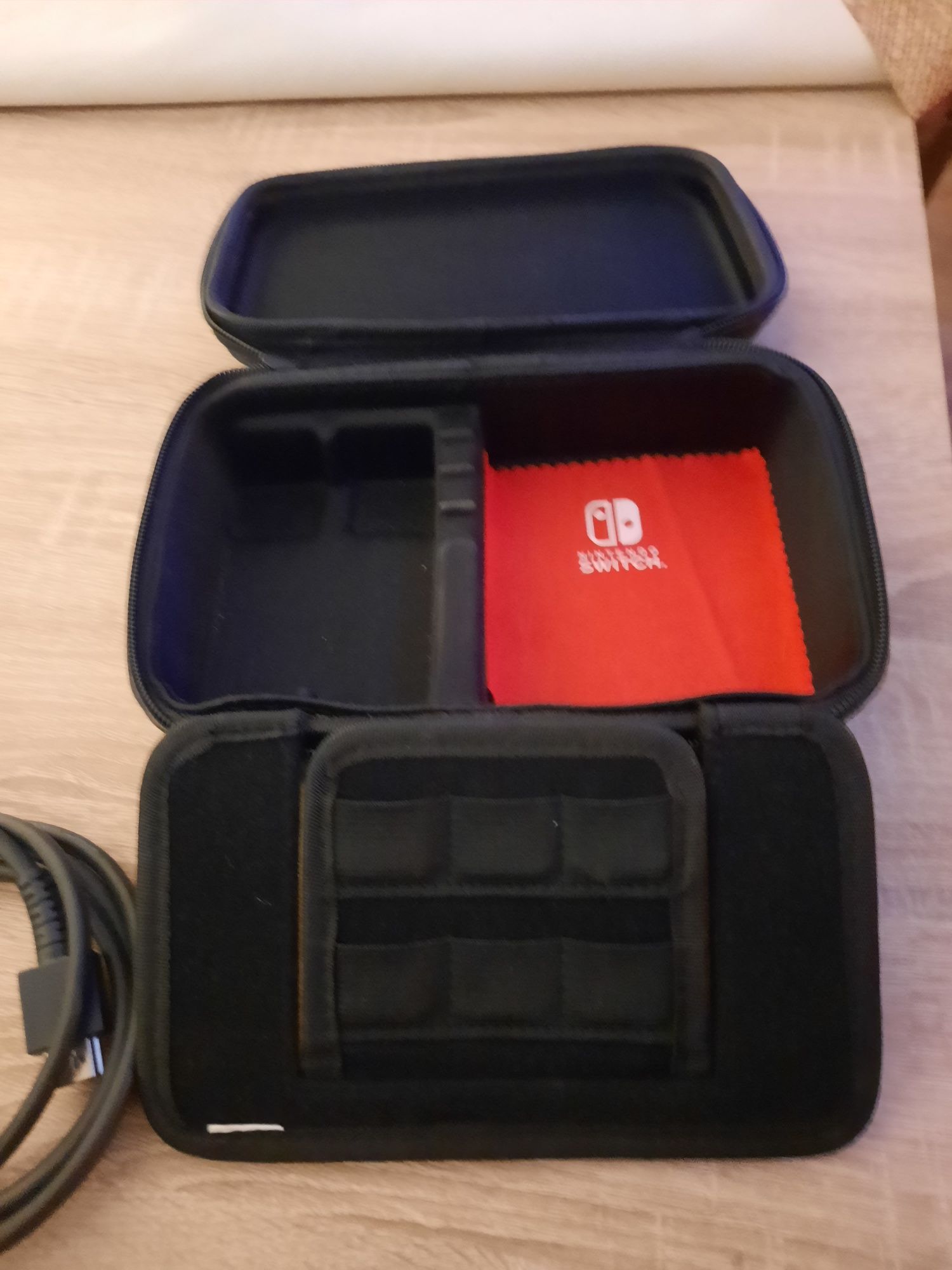 Sprzedam Nintendo Switch z dodatkami