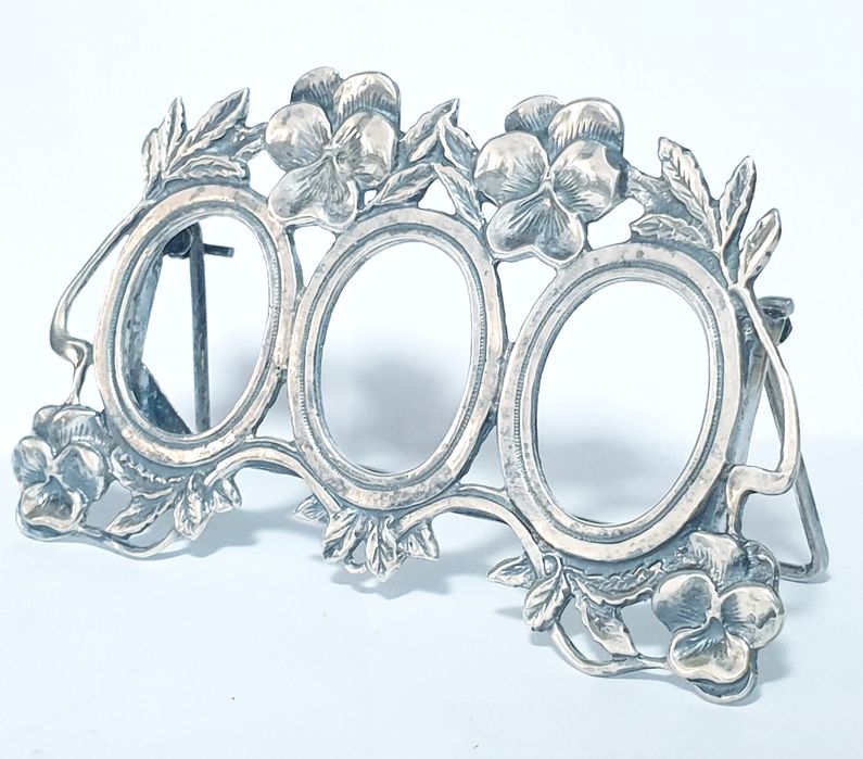 Amorosa moldura tripla Arte Nova em prata portuguesa contrastada