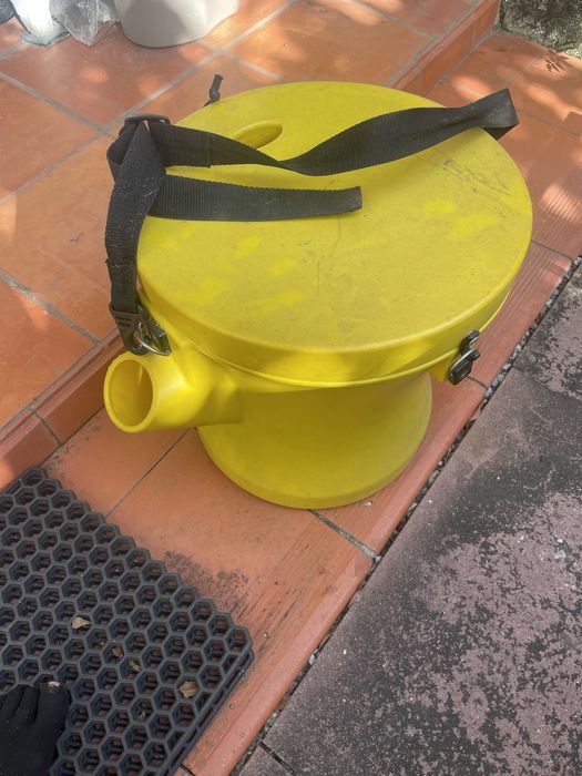 Senta cu para trabanho na vinha