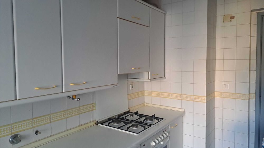 Cozinha Completa Branca — Oferta Imperdível por 600 €!