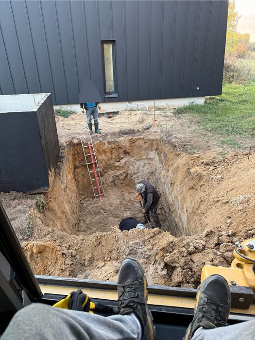 Usługi koparko-ładowarką CAT , Roboty ziemne