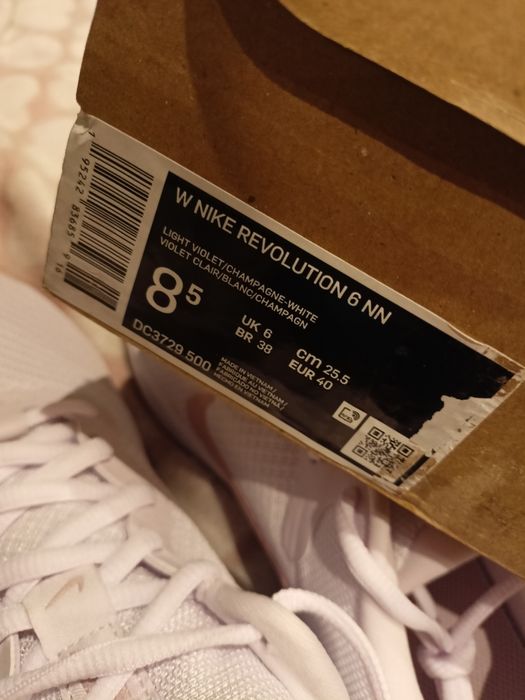 Zgrabne Nike Revolution 6NN Rozmiar 40/25,5 cm