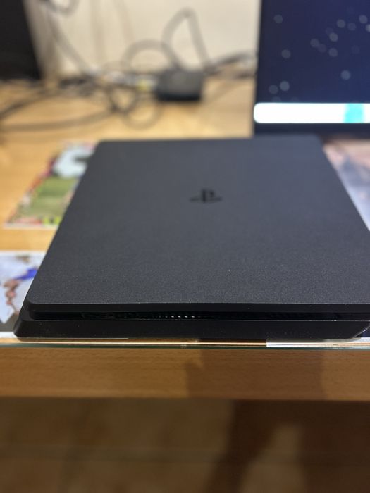 PlayStation 4 (500gb) Excelente estado + 1 comando original!