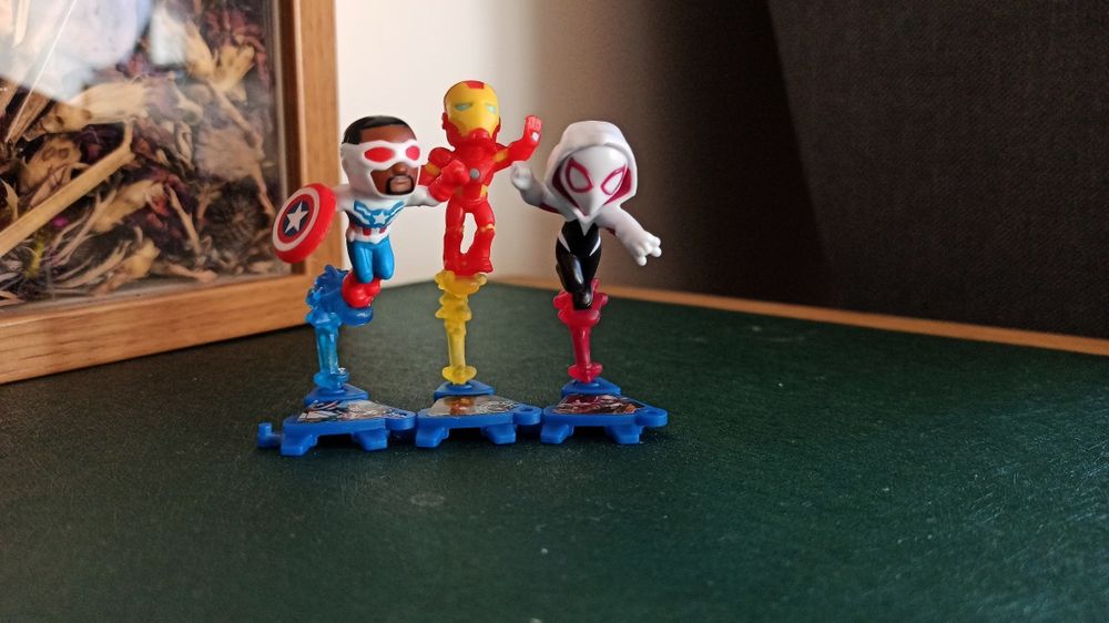 Avengers figurki zabawki kinder