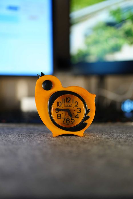 Будильник совіцький "слава" в корпусі качки.