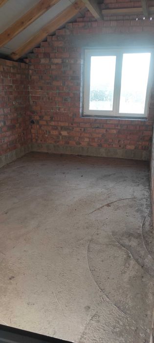 Продаж будинку з гаражем