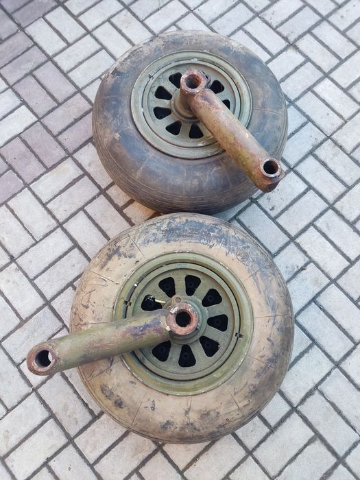 Колеса катки в зборі авіаційні 700*250а