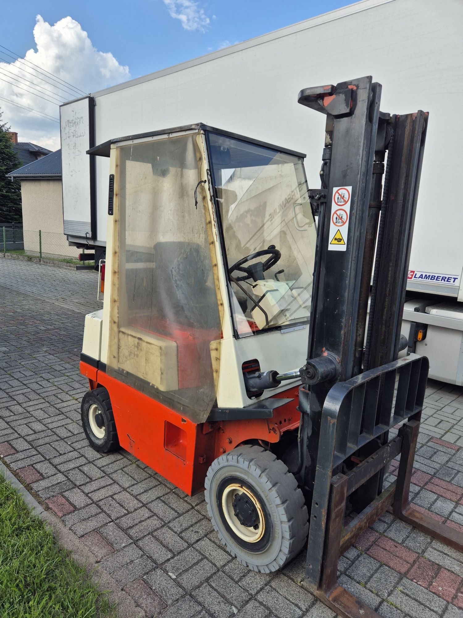 Widlak Wózek widłowy Nissan FG15 1.5T