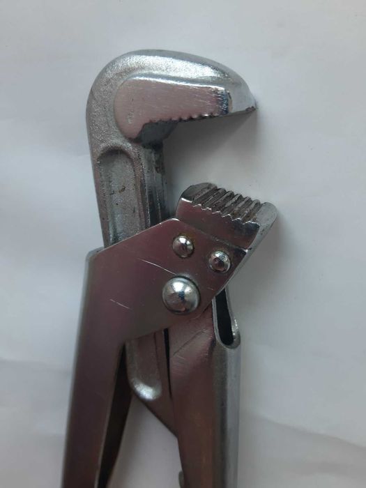 Ключ універсальний трубний розмірами від 10 до 36 мм