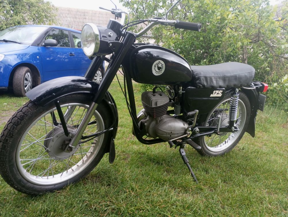 WSK 125 z dokumentami
