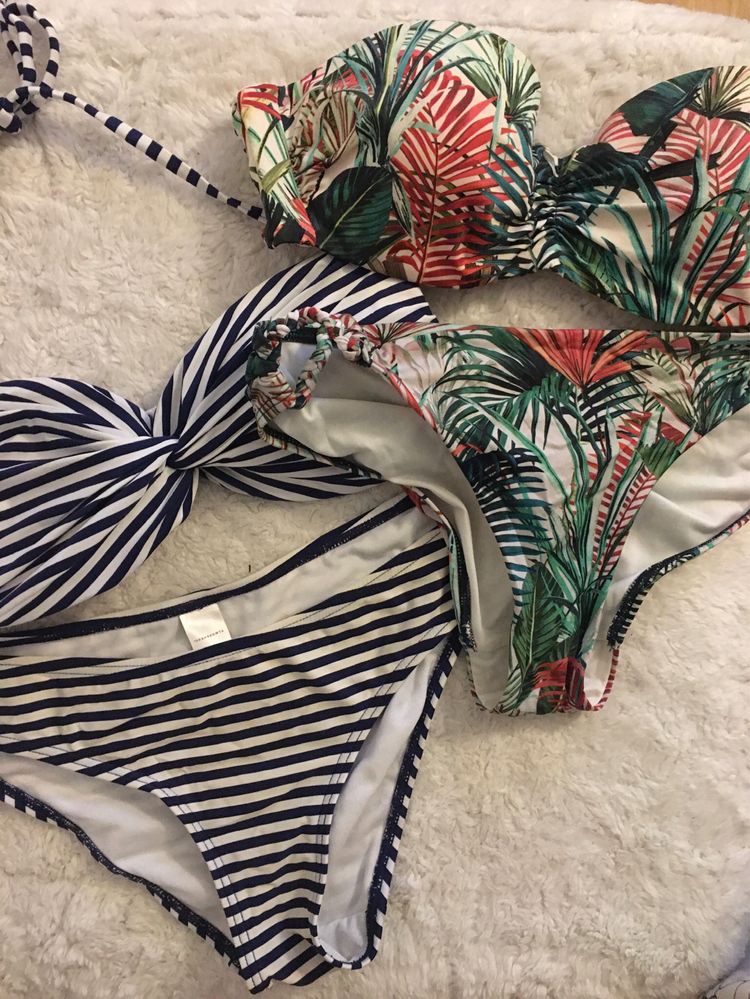 Biquinis tropical e riscas