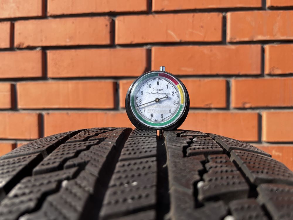 Roadstone/Nexen 205 60 16 made in Korea Dot 2721 7.5mm