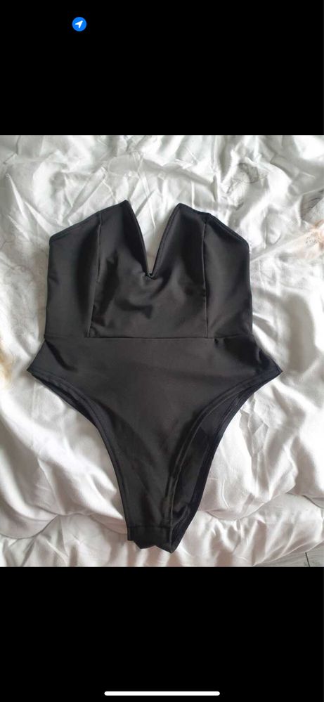 Body z dekoltem V