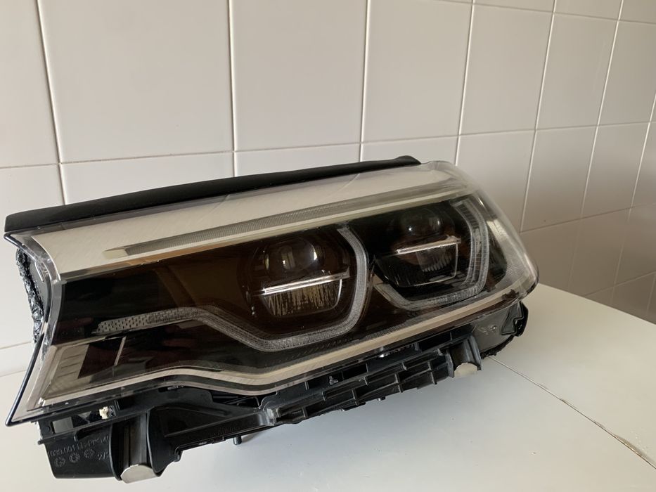 Farol BMW esquerdo Adaptive LED Série 5