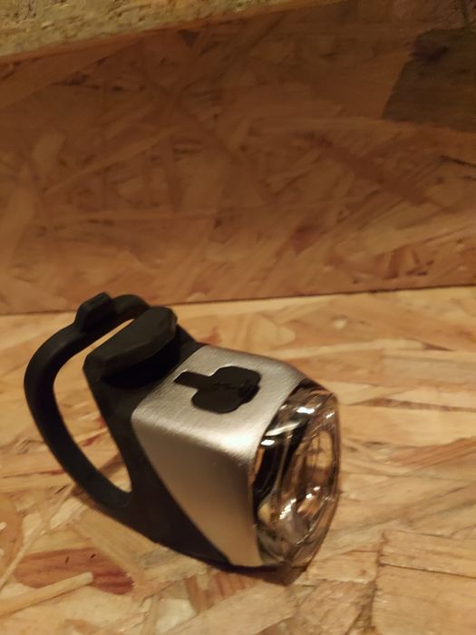 Lampka przednia LED wodoszczelna z homologacją ładowana USB z soczewką