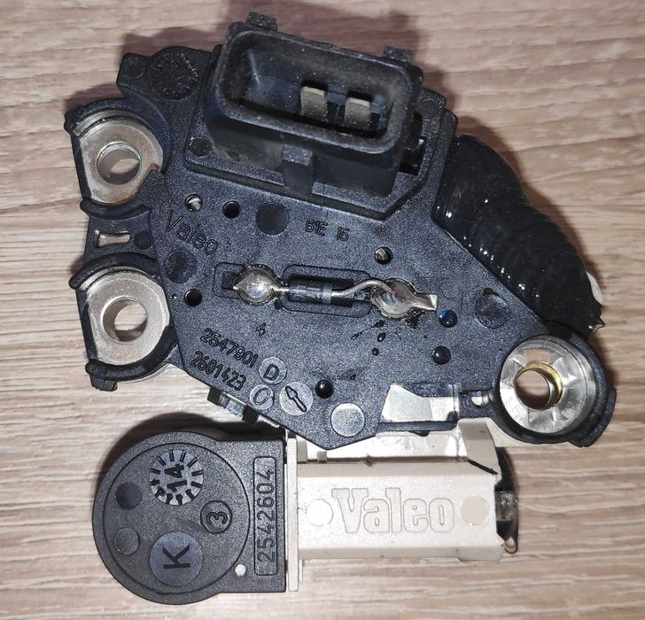 Регулятор генератора авто   Valeo   (есть другие-пишите )