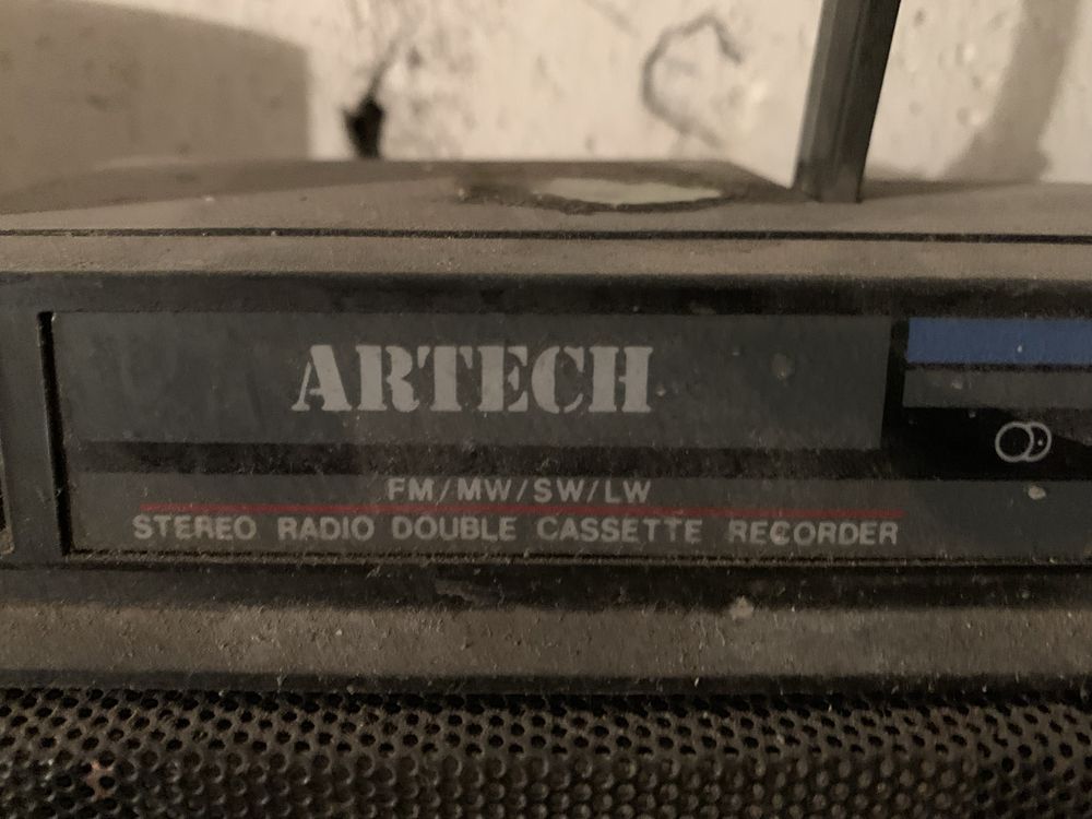 Starodawny radiomagnetofon ARTECH. Klasyk z diodami!