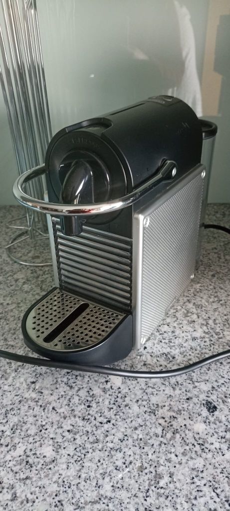 Máquina de café Nespresso Pixie