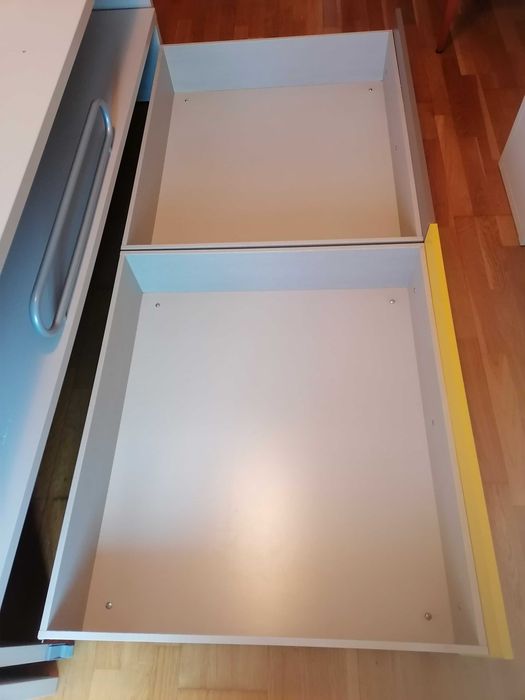 Cama dupla juvenil com gavetões
