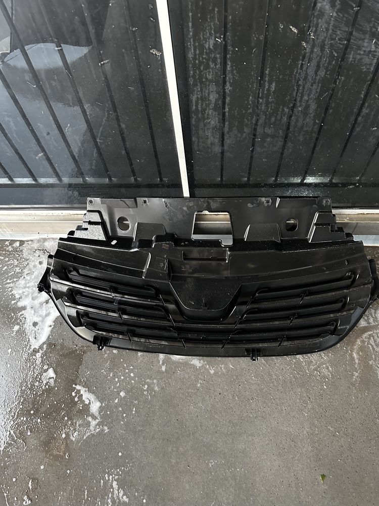 Решітка радіатора, решётка радиатора, Renault Trafic 3, 2014-2019