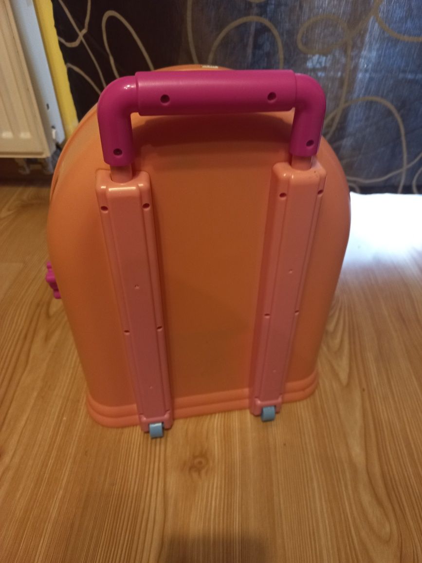 Domek walizka dla lalek