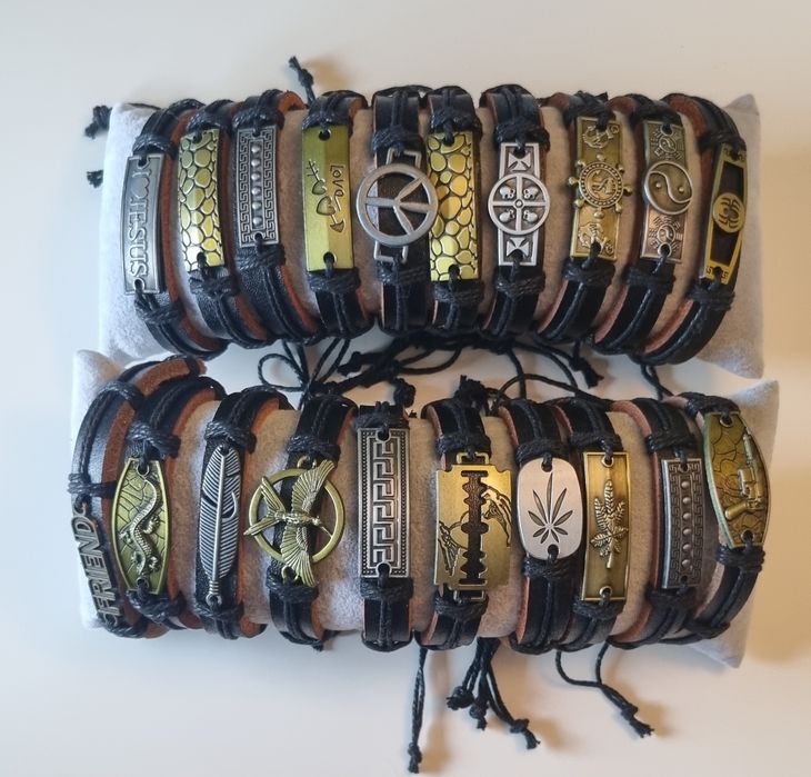 Pulseiras de Couro Pretas Ajustáveis