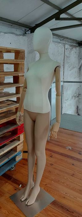 Manequins de senhora forrados e articulados