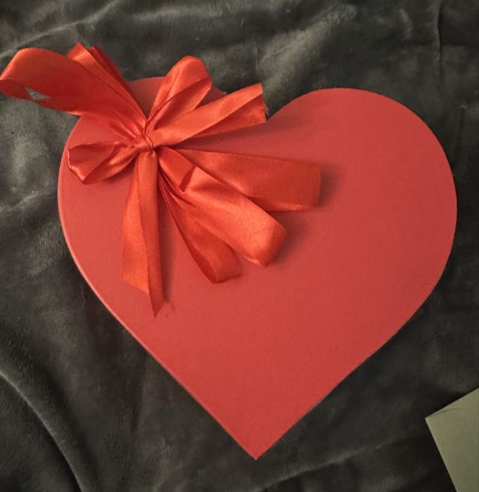 Коробочка подарункова у формі серця
