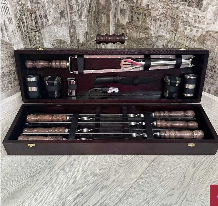 Набір шампурів  / подарунковий набір у деревяному кейсі  / чоловіку !