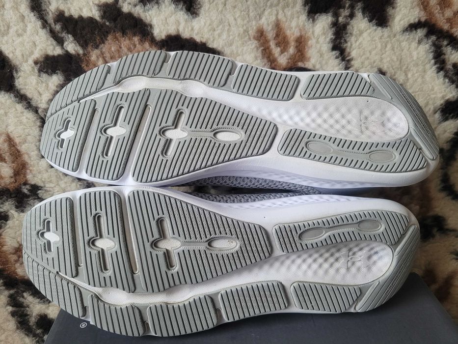 Super lekkie buty biegania trening UA Charged Pursuit 3 wkł.28,5 cm