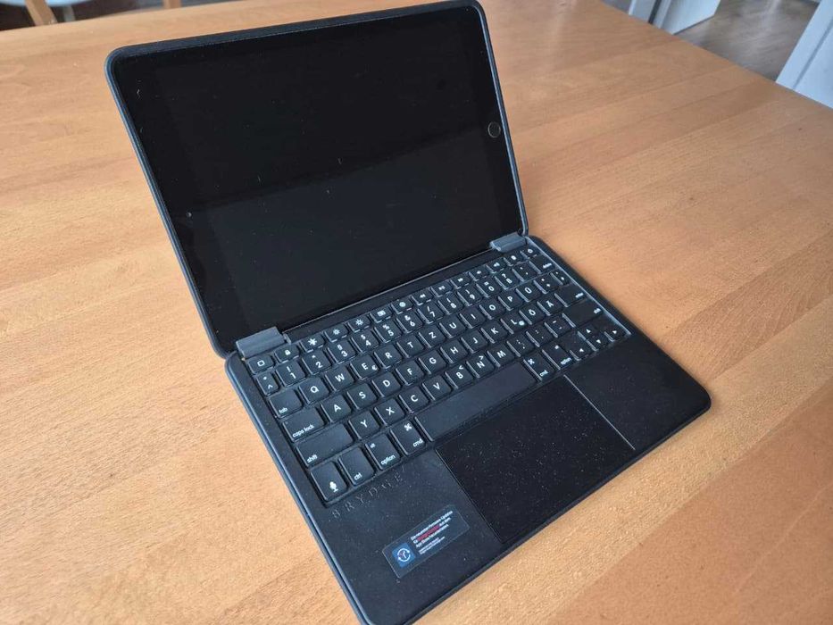 Продаю Apple iPad 8 (10,2") | 32 GB | Space Gray | + клавіатура