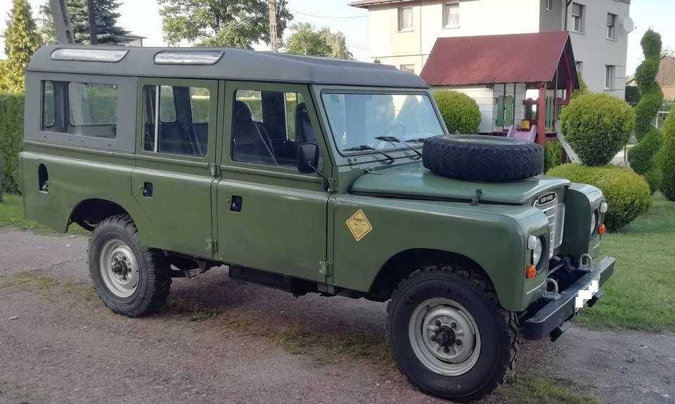 Land Rover Santana 109 Defender