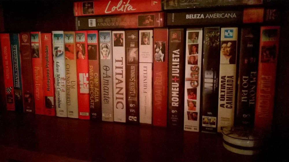 conjunto de cassetes de filmes de video e DVD'S