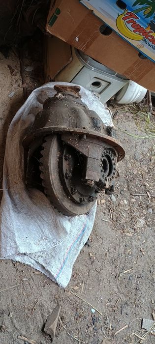 Редуктор заднього мосту