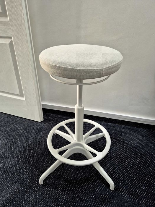 LIDKULLEN
Stołek do siedzenia/stania