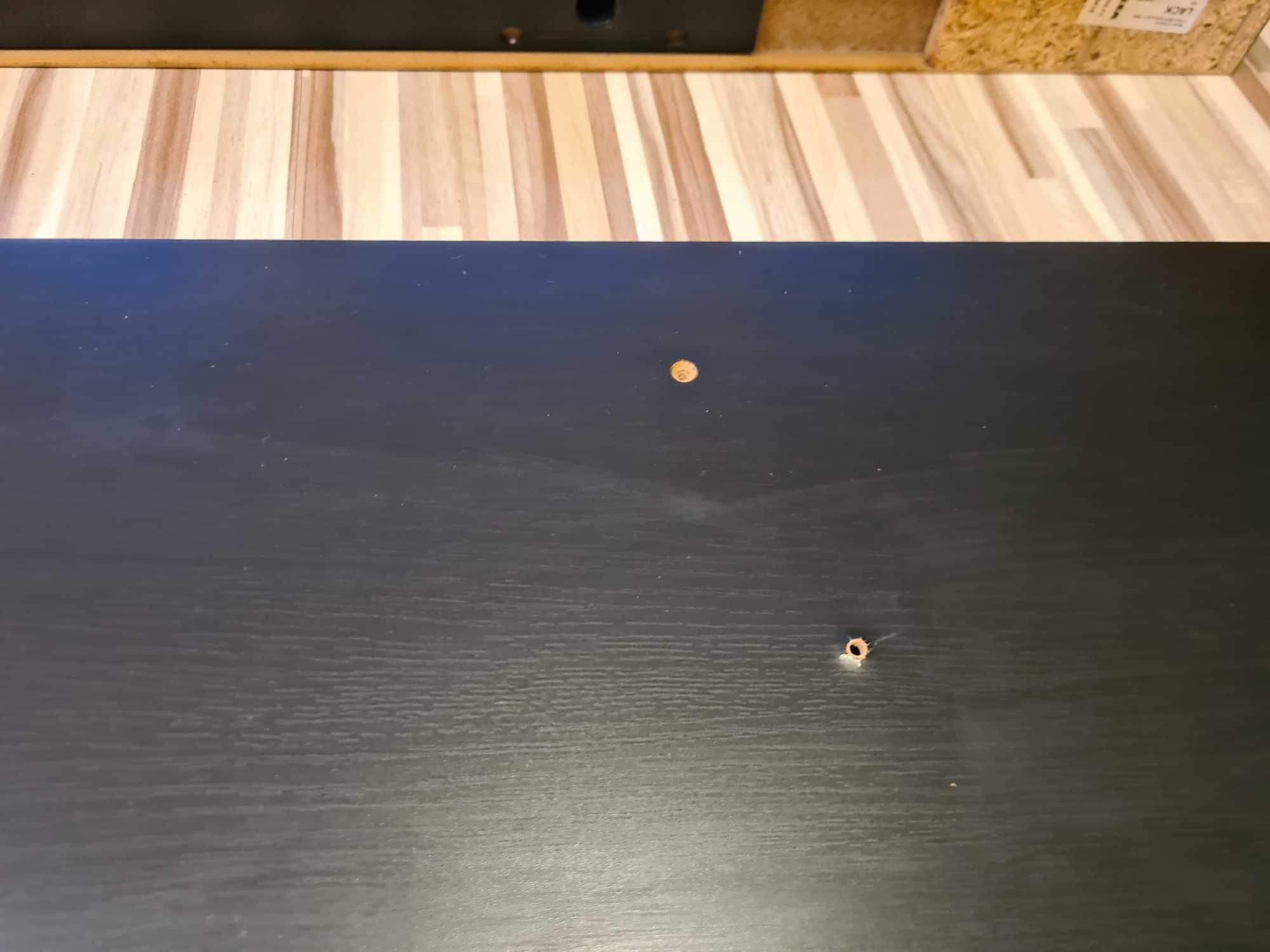 Trzy czarne półki Ikea Lack o wymiarach 110cm x 26cm x 5cm