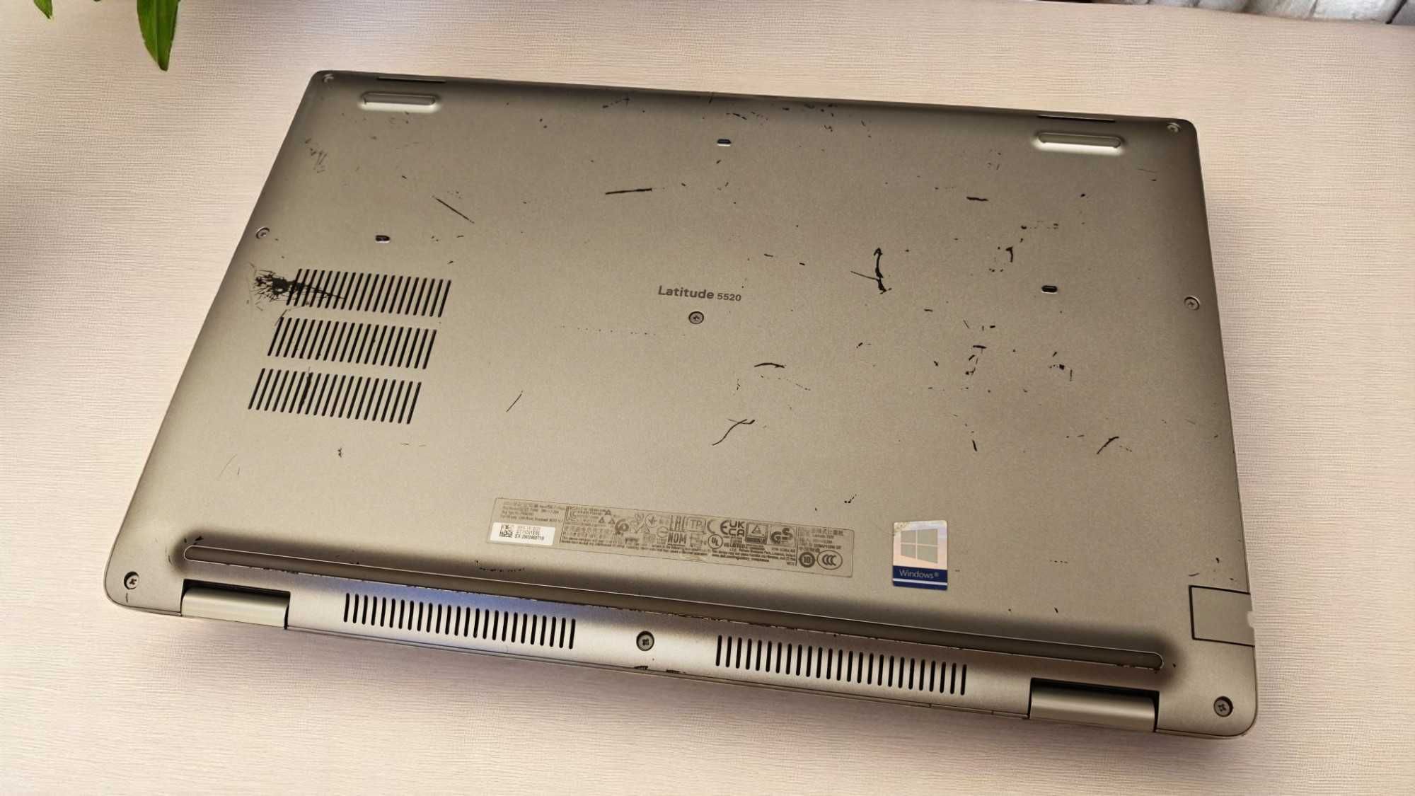 Ноутбук Dell Latitude 5520 15.6" i7-11/16Gb/SSD256Gb