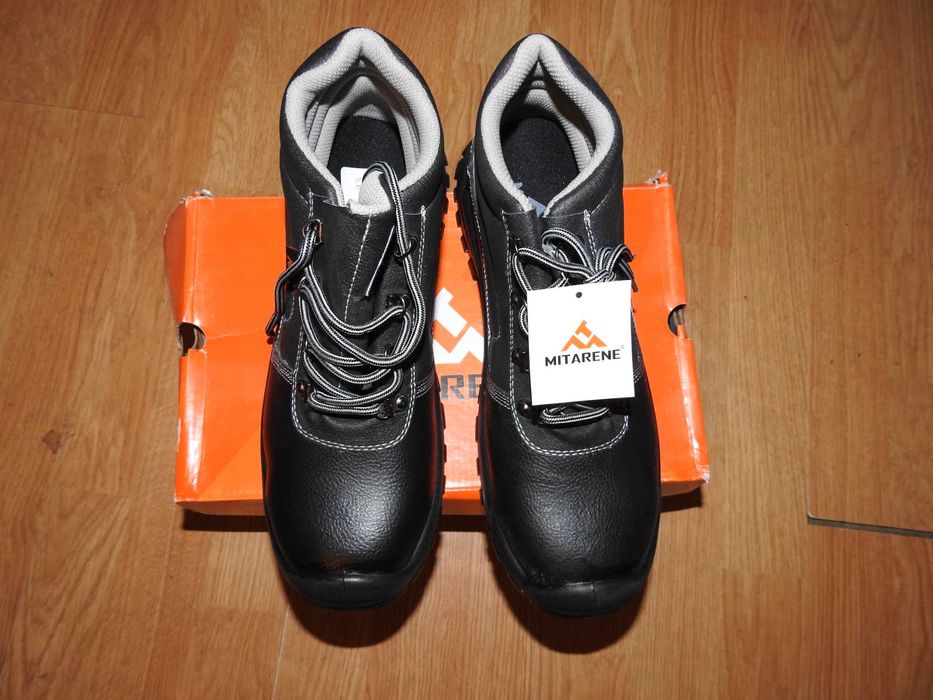 Botas em Biquera de aço novas Nº 43