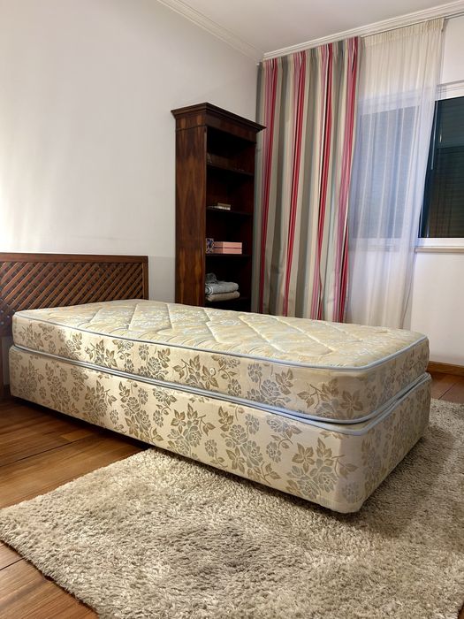 Cama de solteiro - bom estado - 160€