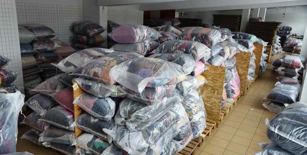 Odzież używana ubrania ciuchy secondhand lumpeks ZADBANE 1 gatunek