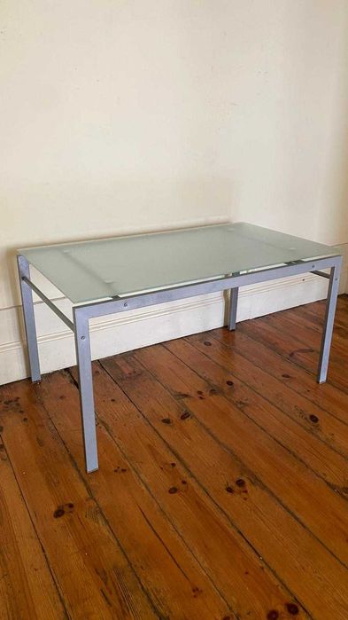 Mesa de Vidro 140x80cm com Estrutura Metálica