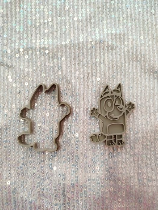 2 cortadores de bolacha/biscoitos Bluey e Bingo