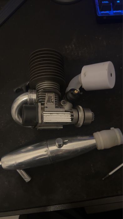 Silnik spalinowy/nitro Force Engine 21 z aluminiowym tlumikiem