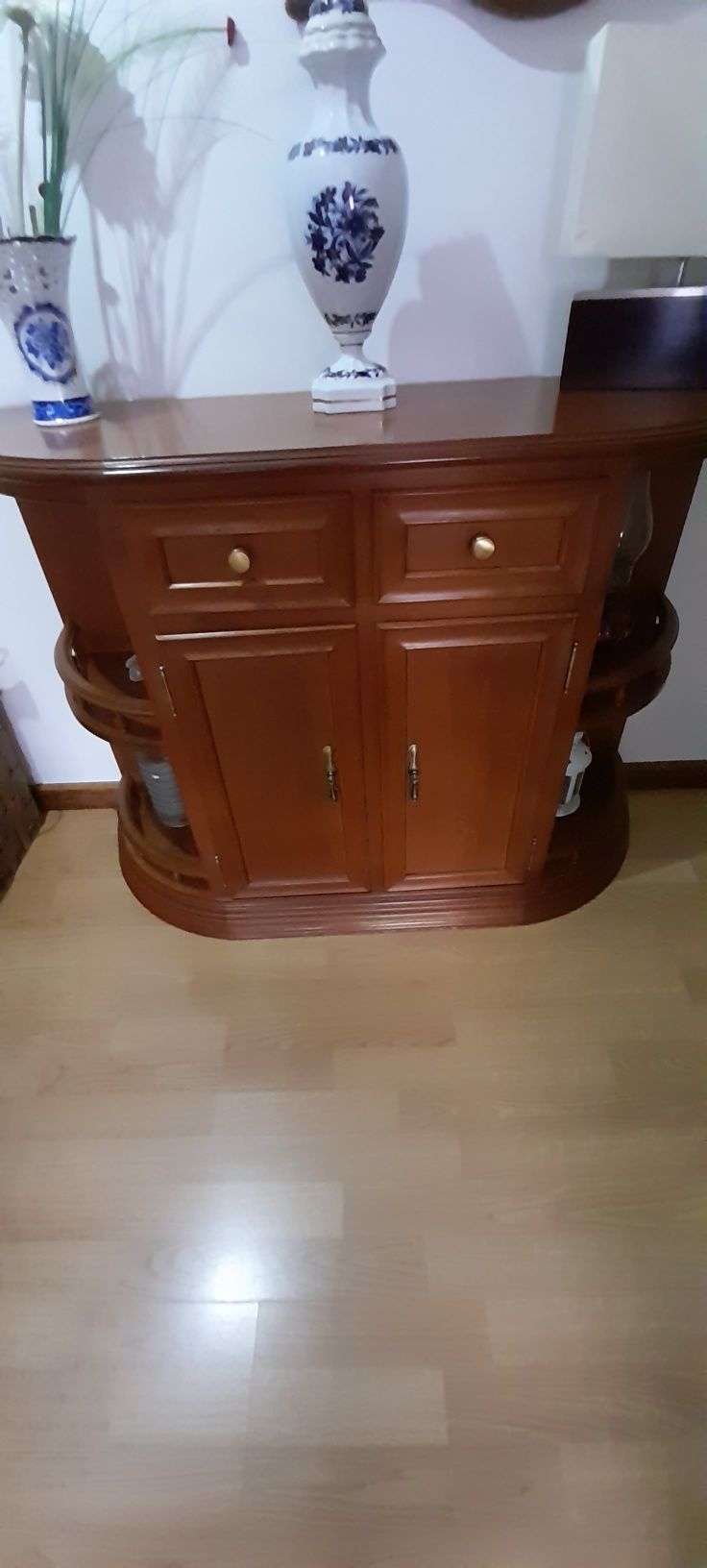 Consola de  boa madeira e bom estado 40€